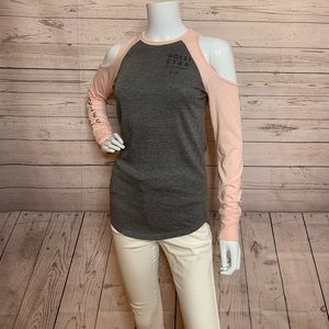 🌸 Hollister Open Shoulders Top